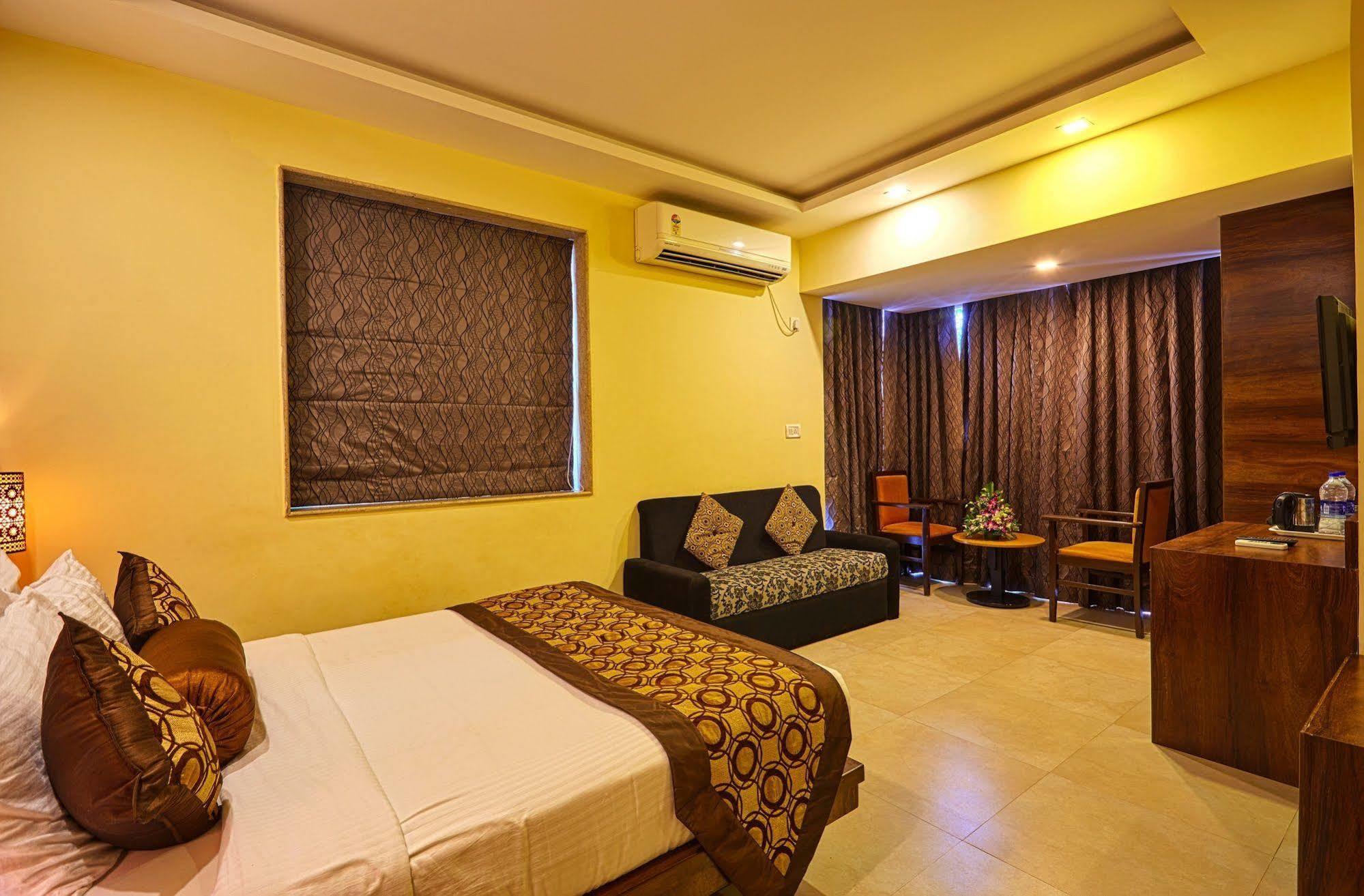 Sunkissed Plaza Hotel Calangute Ngoại thất bức ảnh