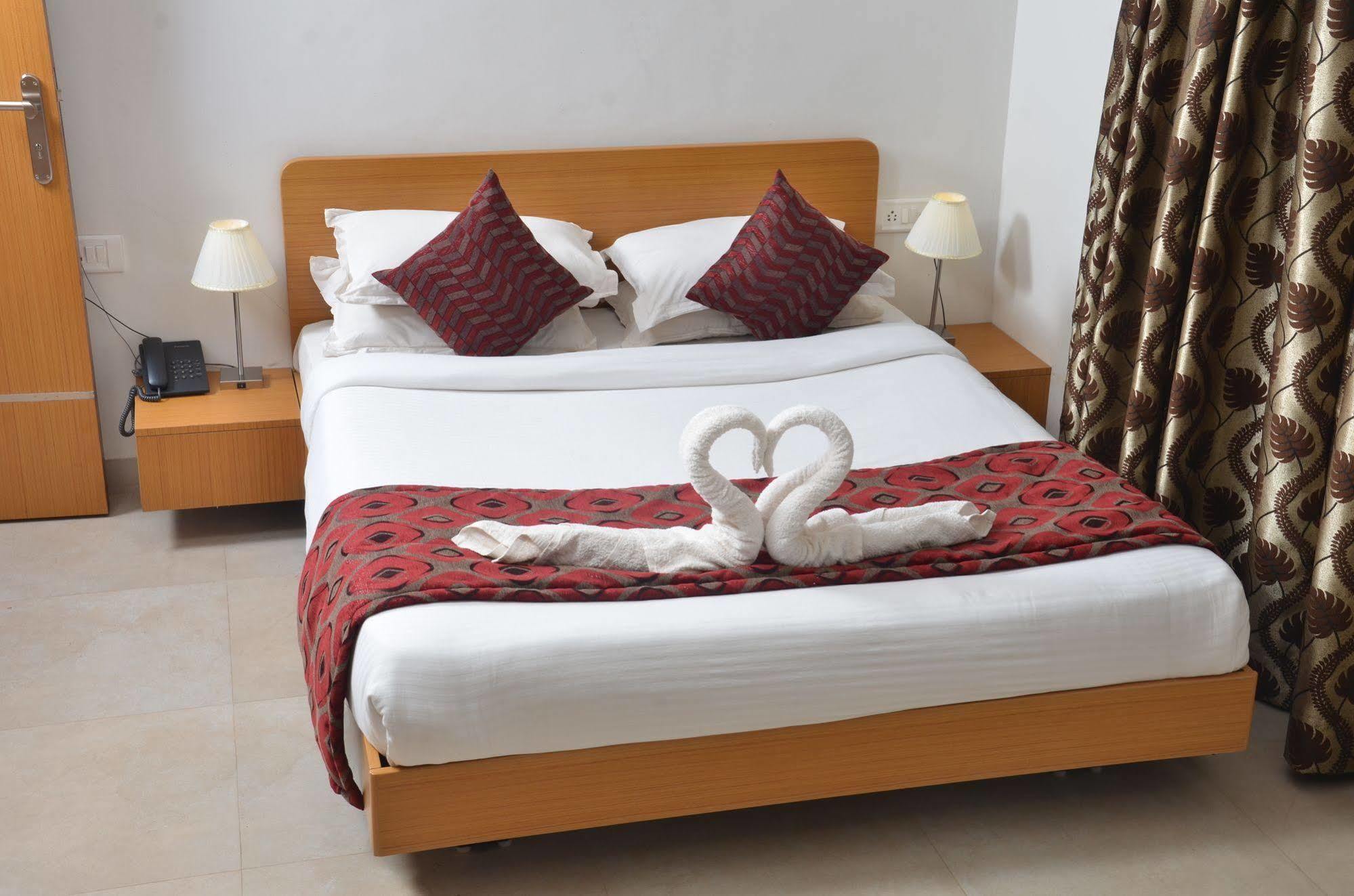 Sunkissed Plaza Hotel Calangute Ngoại thất bức ảnh