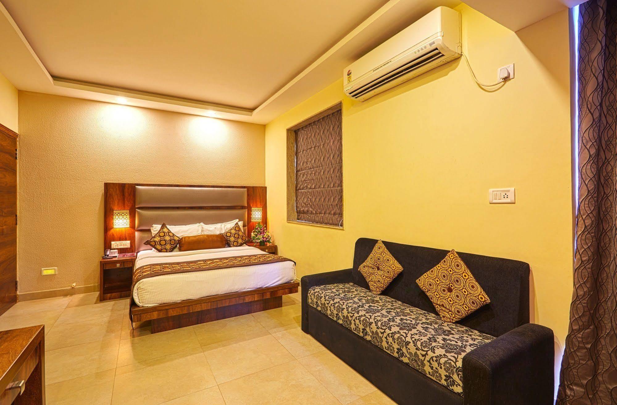 Sunkissed Plaza Hotel Calangute Ngoại thất bức ảnh